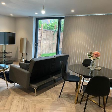 Wimbledon Luxury 3Bedroom Apartment Raynes Park Buitenkant foto