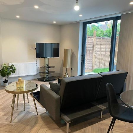 Wimbledon Luxury 3Bedroom Apartment Raynes Park Buitenkant foto