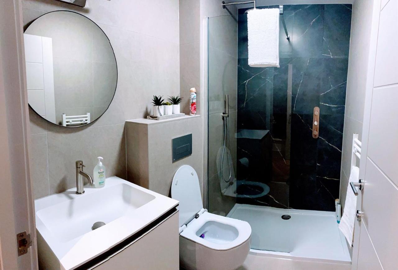Wimbledon Luxury 3Bedroom Apartment Raynes Park Buitenkant foto