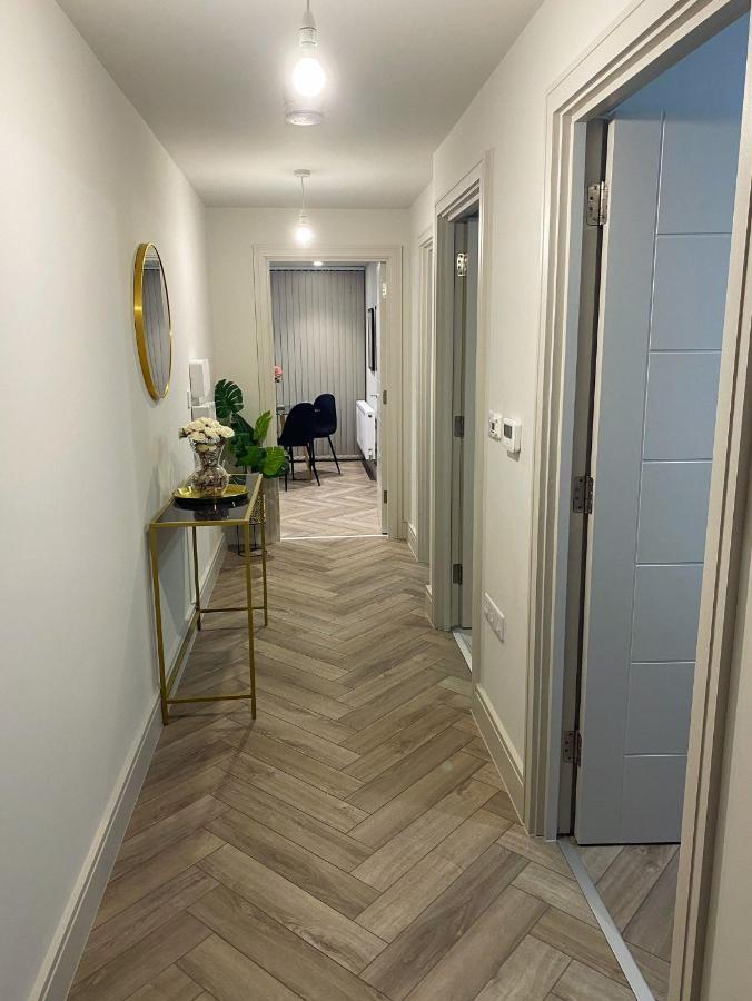 Wimbledon Luxury 3Bedroom Apartment Raynes Park Buitenkant foto