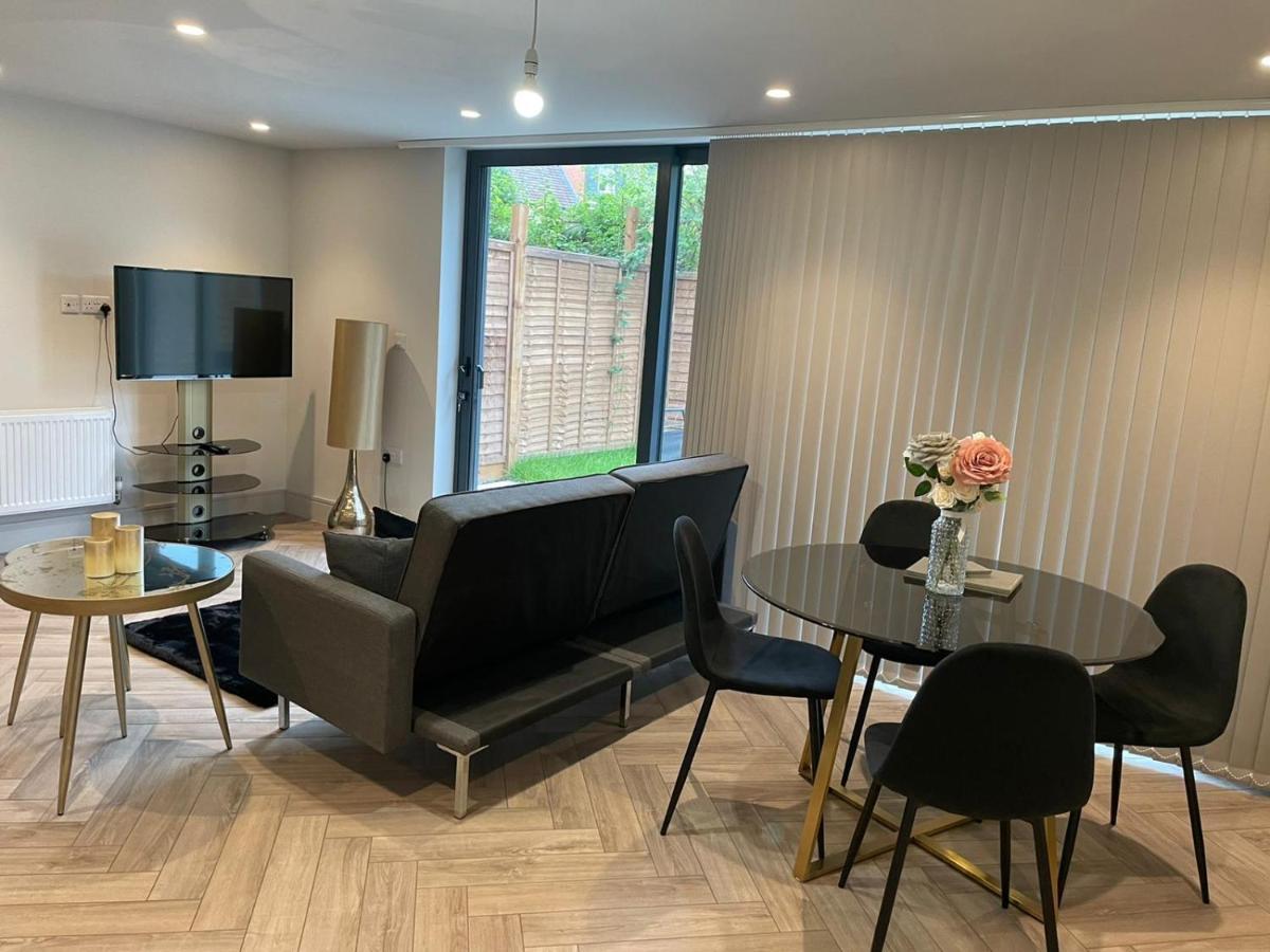 Wimbledon Luxury 3Bedroom Apartment Raynes Park Buitenkant foto
