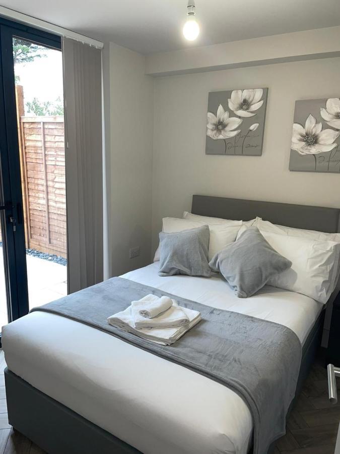 Wimbledon Luxury 3Bedroom Apartment Raynes Park Buitenkant foto
