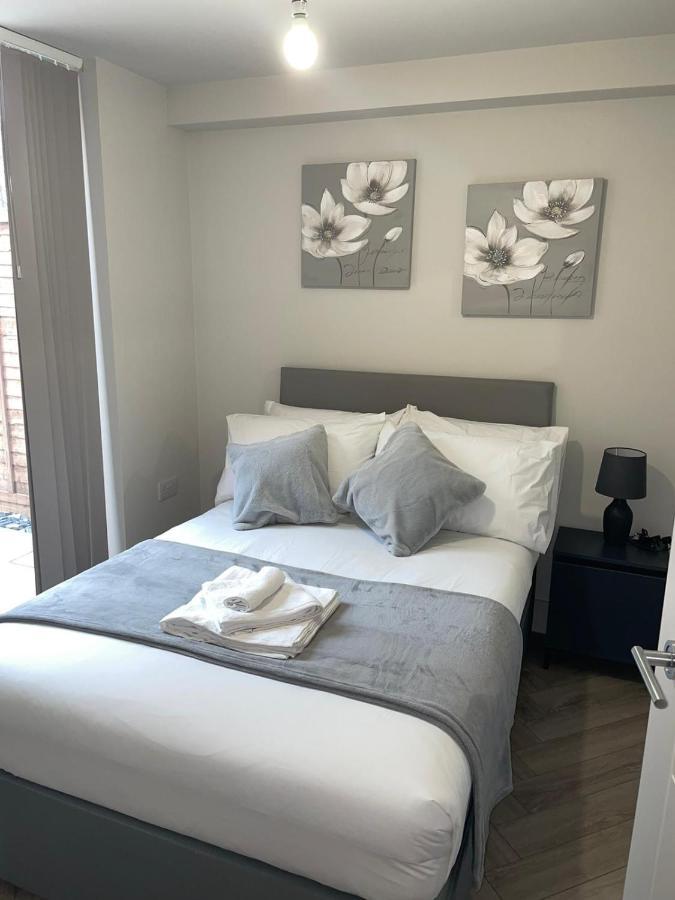 Wimbledon Luxury 3Bedroom Apartment Raynes Park Buitenkant foto
